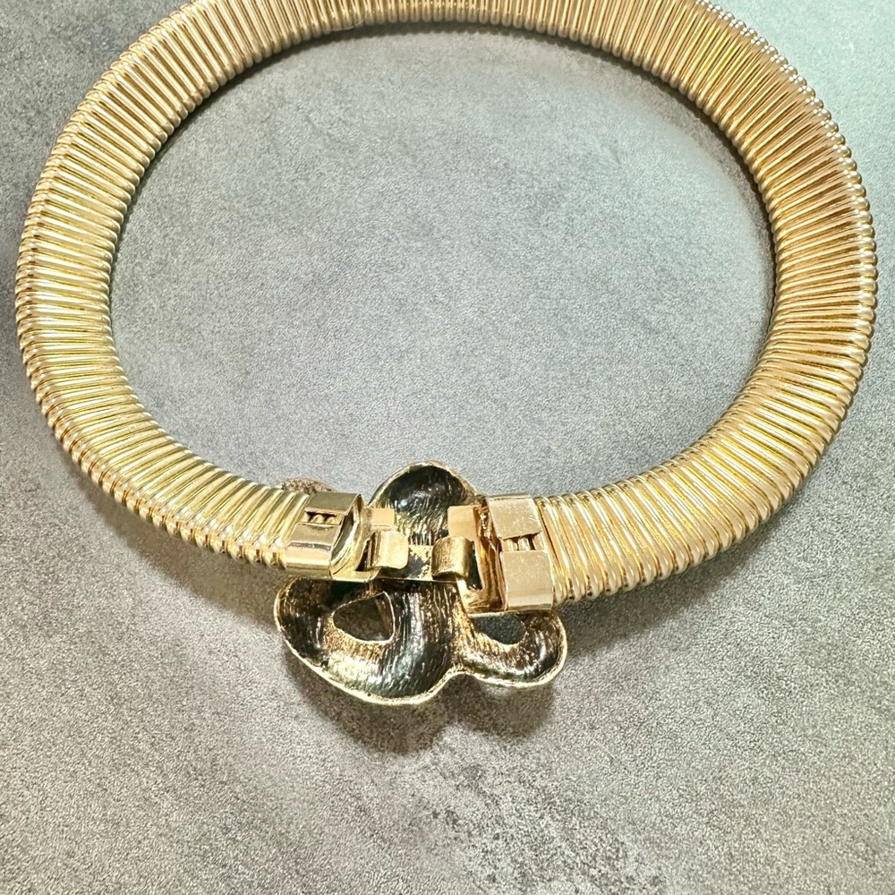 Vintage Omega Gold Tone Cobra Snake Pendant Collar Statement Necklace - Picture 7 of 7